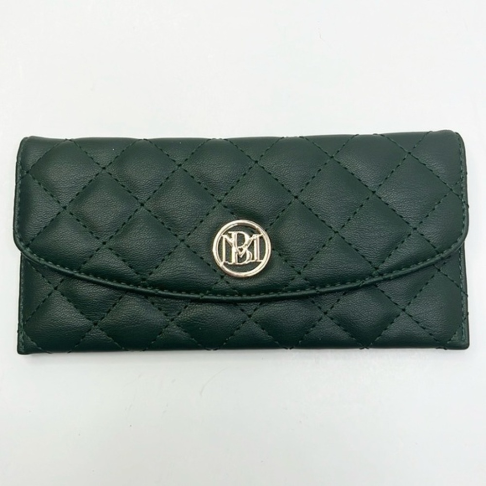 BADGLEY MISCHKA WOMEN’S GREEN QUILTED FAUX LEATHER LONG WALLET